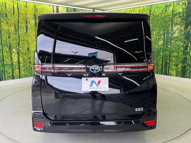 TOYOTA VOXY HYBRID 2023