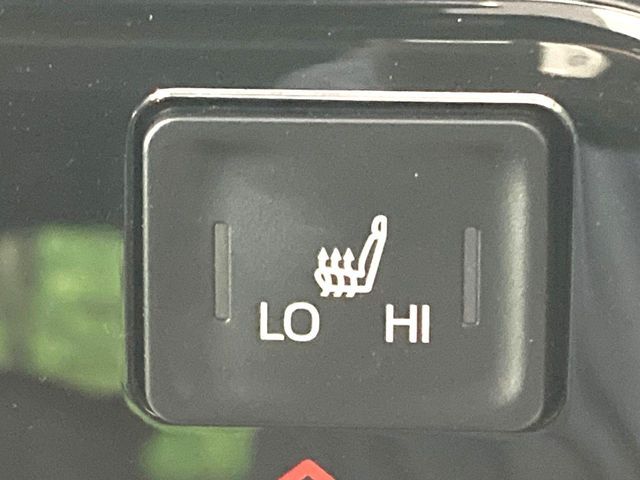 TOYOTA VOXY HYBRID 2023