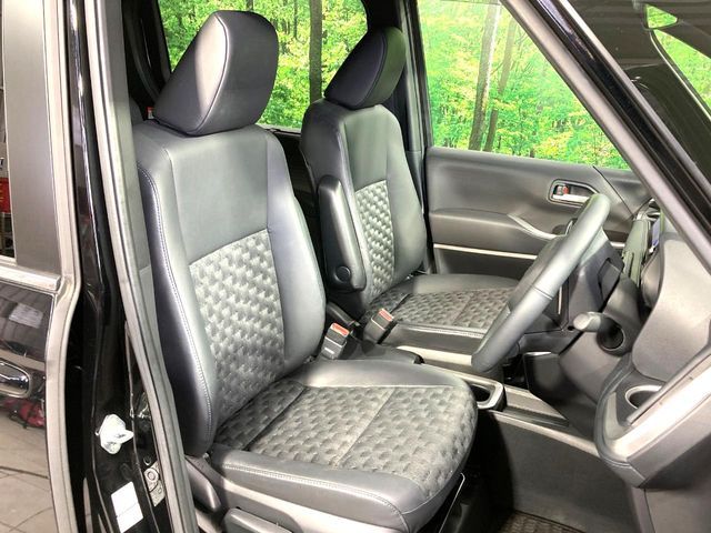 TOYOTA VOXY HYBRID 2023