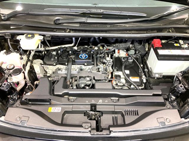 TOYOTA VOXY HYBRID 2023