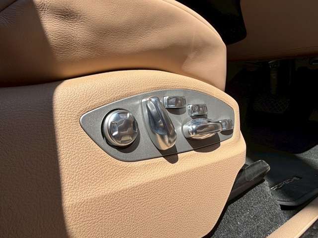 PORSCHE PORSCHE Macan 2024