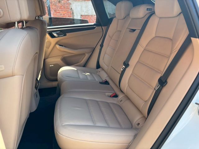 PORSCHE PORSCHE Macan 2024