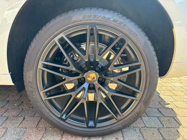 PORSCHE PORSCHE Macan 2024