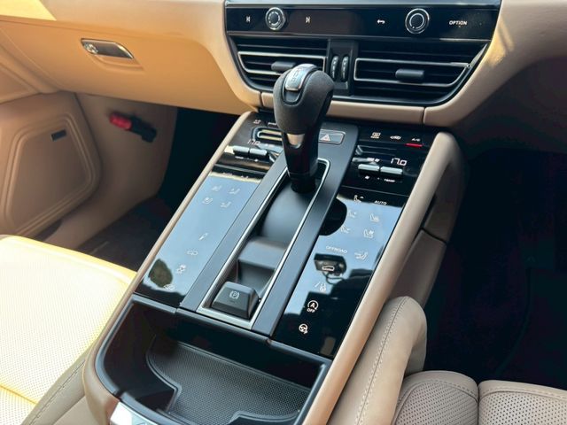 PORSCHE PORSCHE Macan 2024