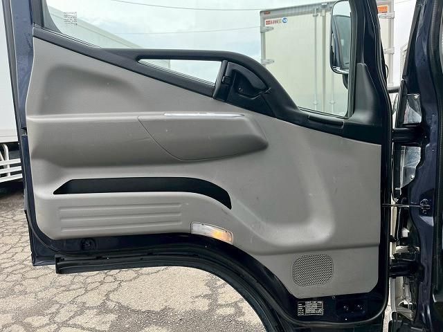 MITSUBISHI CANTER 2016