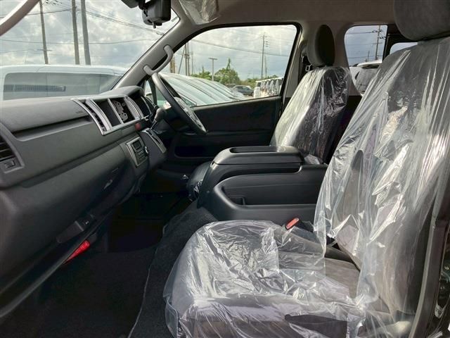 TOYOTA HIACE wagon 2025