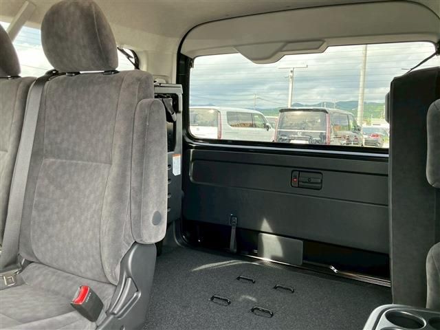 TOYOTA HIACE wagon 2025