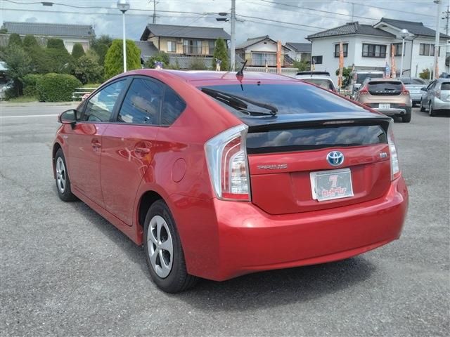 TOYOTA PRIUS 2013