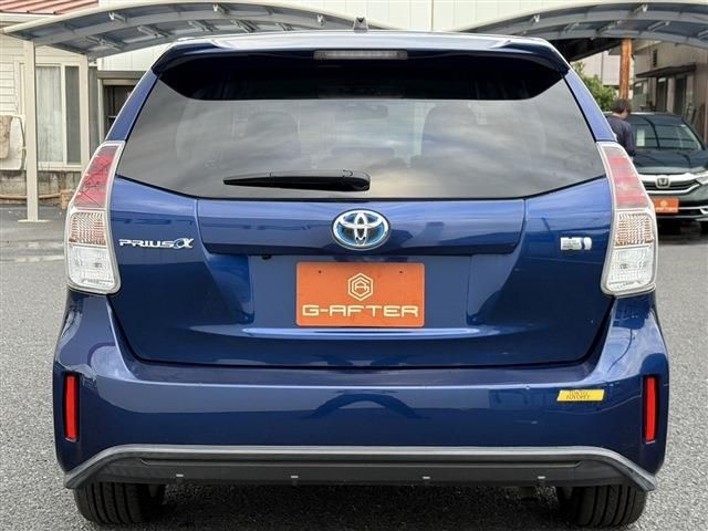 TOYOTA PRIUS Alpha 2015