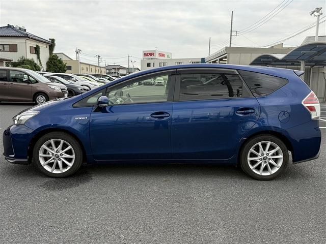 TOYOTA PRIUS Alpha 2015