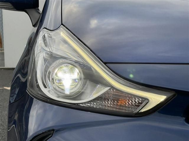 TOYOTA PRIUS Alpha 2015