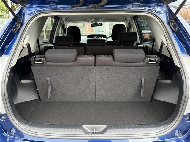 TOYOTA PRIUS Alpha 2015