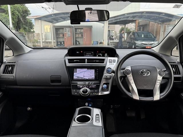 TOYOTA PRIUS Alpha 2015