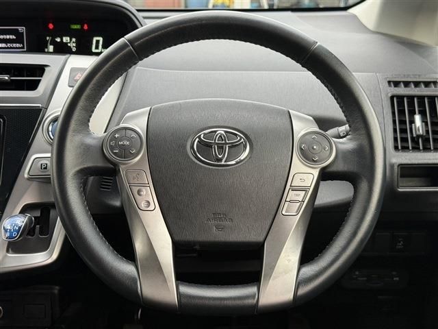 TOYOTA PRIUS Alpha 2015
