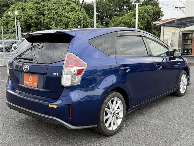 TOYOTA PRIUS Alpha 2015