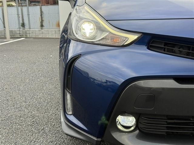 TOYOTA PRIUS Alpha 2015