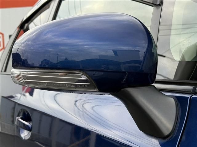 TOYOTA PRIUS Alpha 2015