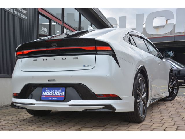 TOYOTA PRIUS 4WD 2023