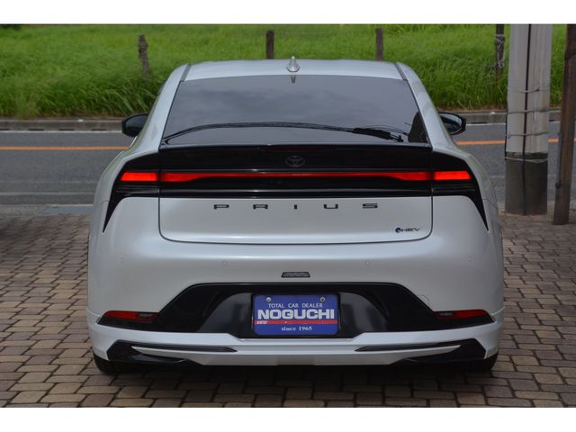 TOYOTA PRIUS 4WD 2023