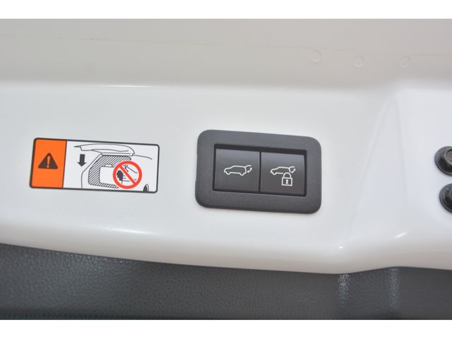 TOYOTA PRIUS 4WD 2023