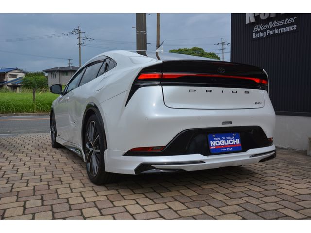 TOYOTA PRIUS 4WD 2023