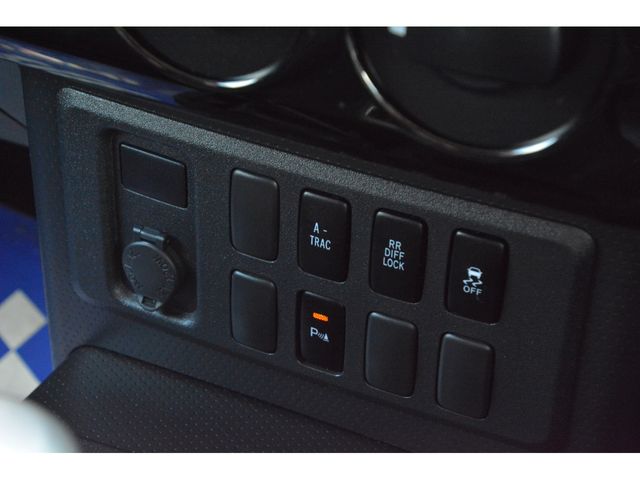 TOYOTA FJ CRUISER 4WD 2012