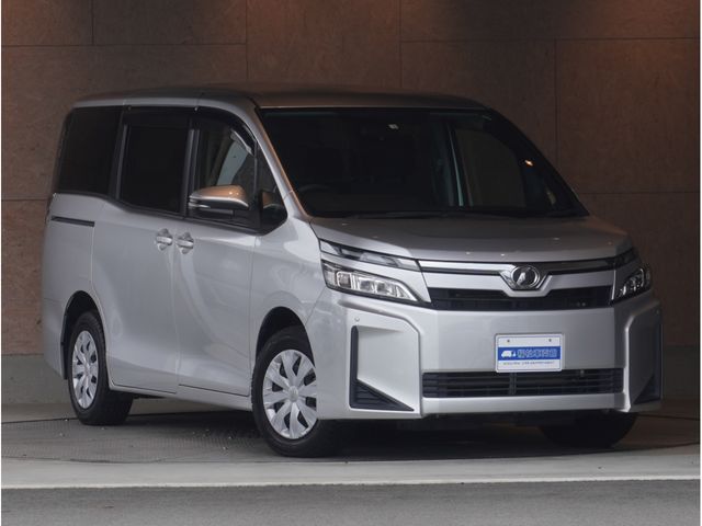 TOYOTA VOXY 2018