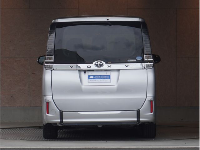 TOYOTA VOXY 2018