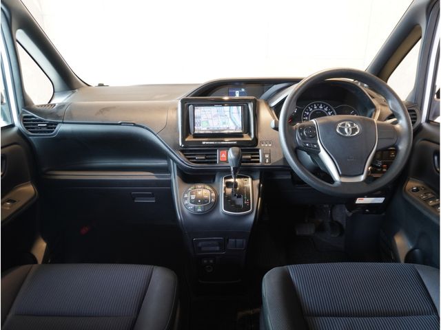 TOYOTA VOXY 2018