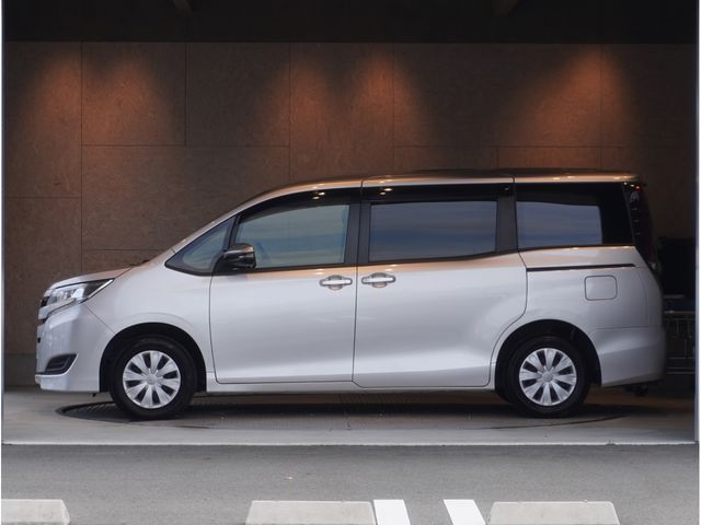 TOYOTA NOAH 2020