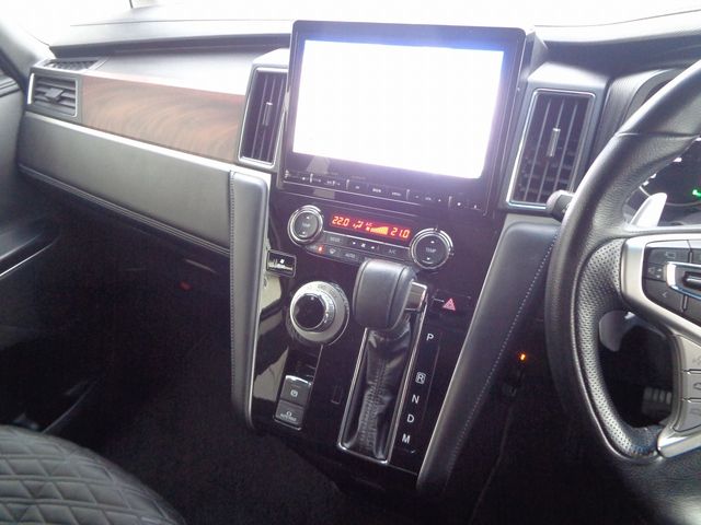 MITSUBISHI DELICA D:5 4WD 2019