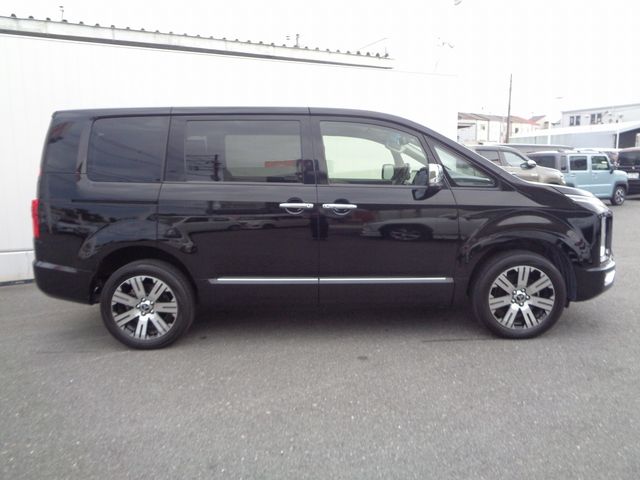 MITSUBISHI DELICA D:5 4WD 2019