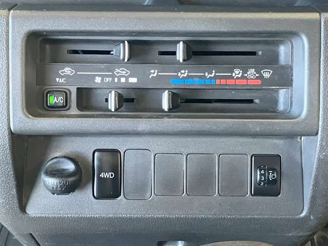 DAIHATSU HIJET truck 4WD 2017