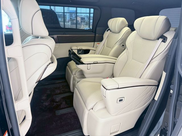 TOYOTA ALPHARD hybrid 4WD 2024