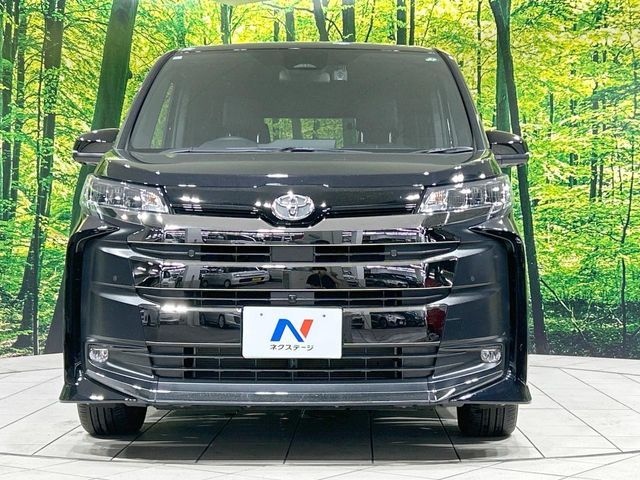 TOYOTA NOAH 2023