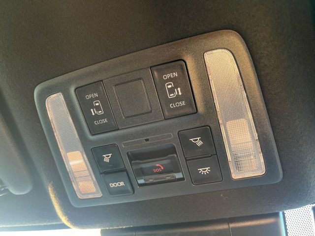 TOYOTA VOXY 4WD 2024