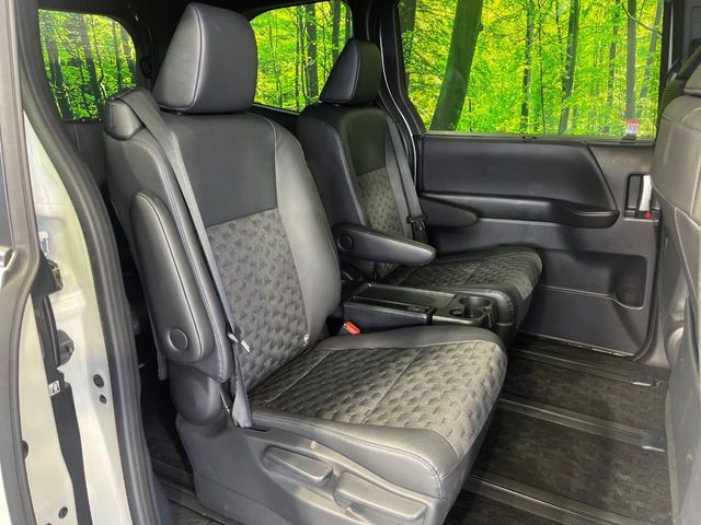 TOYOTA VOXY 4WD 2024