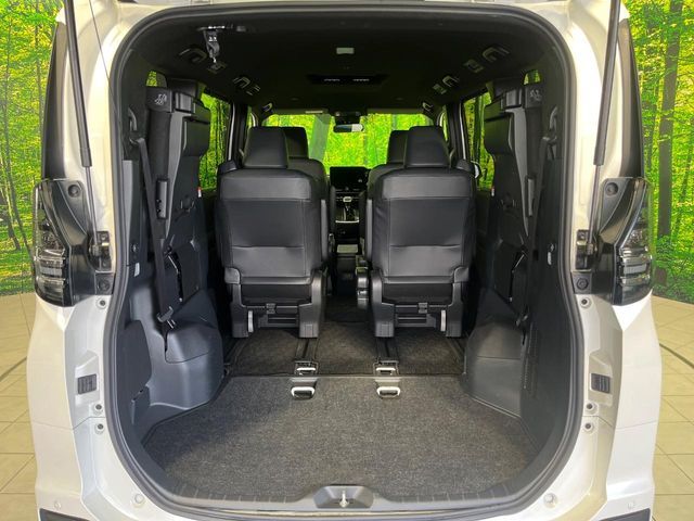 TOYOTA VOXY 4WD 2024