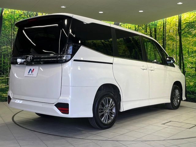 TOYOTA VOXY 4WD 2024