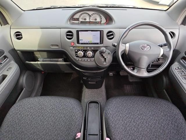 TOYOTA SIENTA 2012
