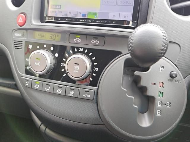 TOYOTA SIENTA 2012