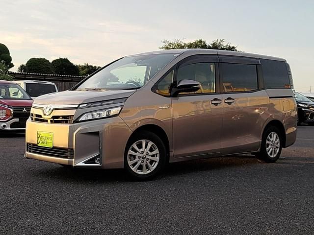 TOYOTA VOXY HYBRID 2017