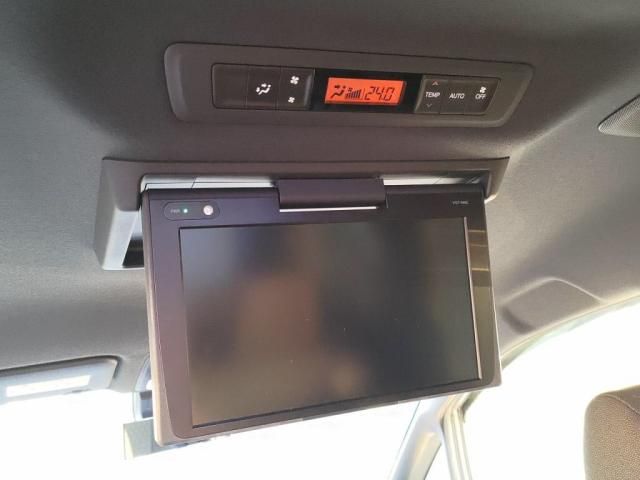 TOYOTA VOXY HYBRID 2017