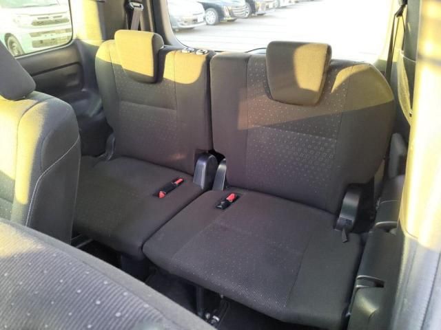 TOYOTA VOXY HYBRID 2017