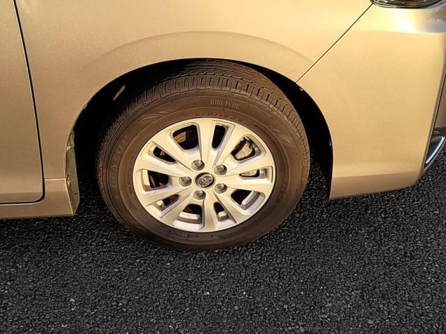 TOYOTA VOXY HYBRID 2017