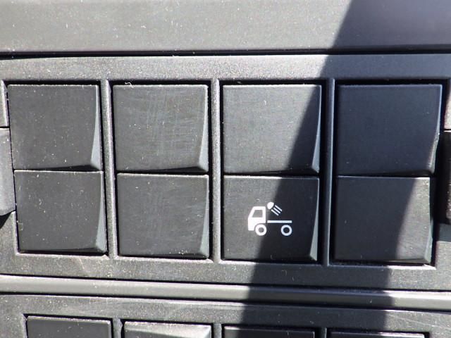 NISSAN DIESEL Quon 2019