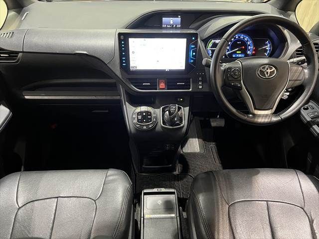 TOYOTA VOXY HYBRID 2014