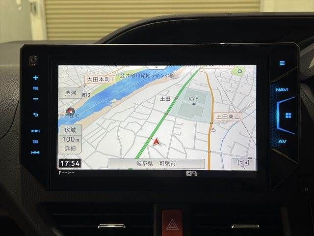 TOYOTA VOXY HYBRID 2014