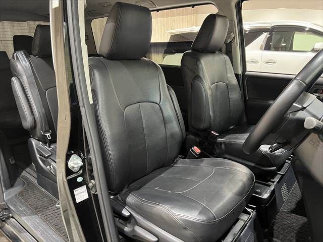 TOYOTA VOXY HYBRID 2014