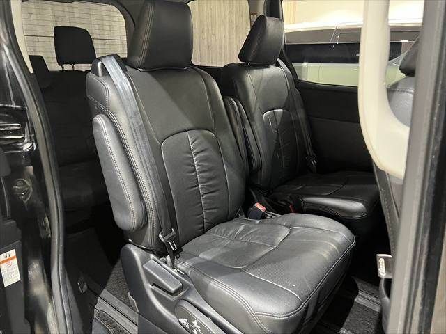 TOYOTA VOXY HYBRID 2014